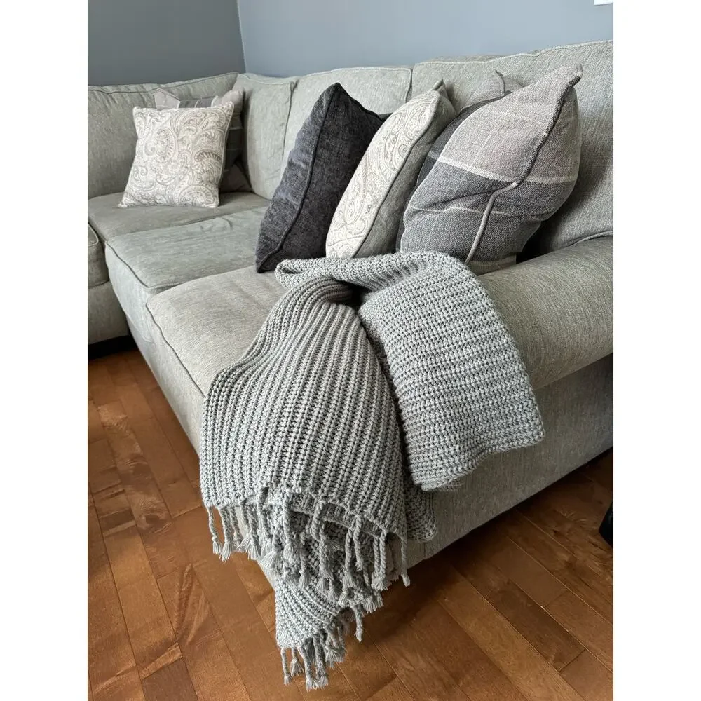 Pottery Barn Chunky knit blanket with tassels in gray size 60” x 50